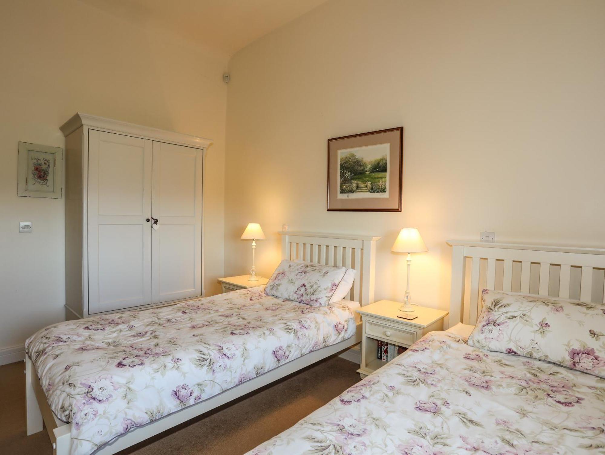 Вилла Cosy Barn Dwyran Экстерьер фото