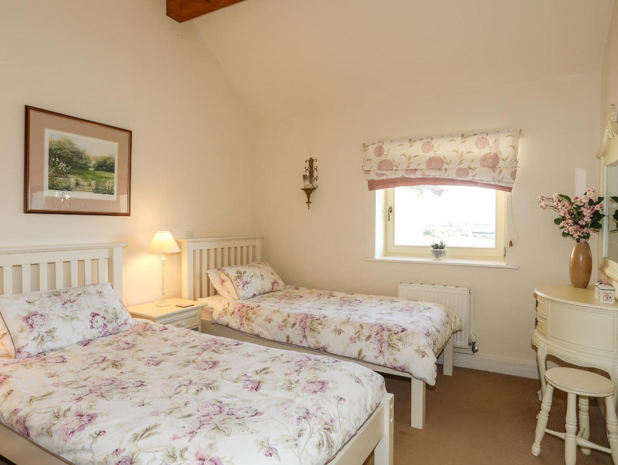 Вилла Cosy Barn Dwyran Экстерьер фото