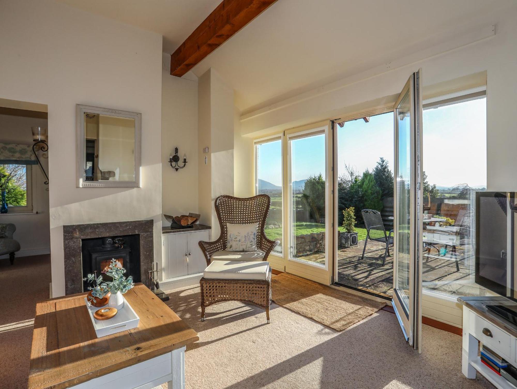 Вилла Cosy Barn Dwyran Экстерьер фото